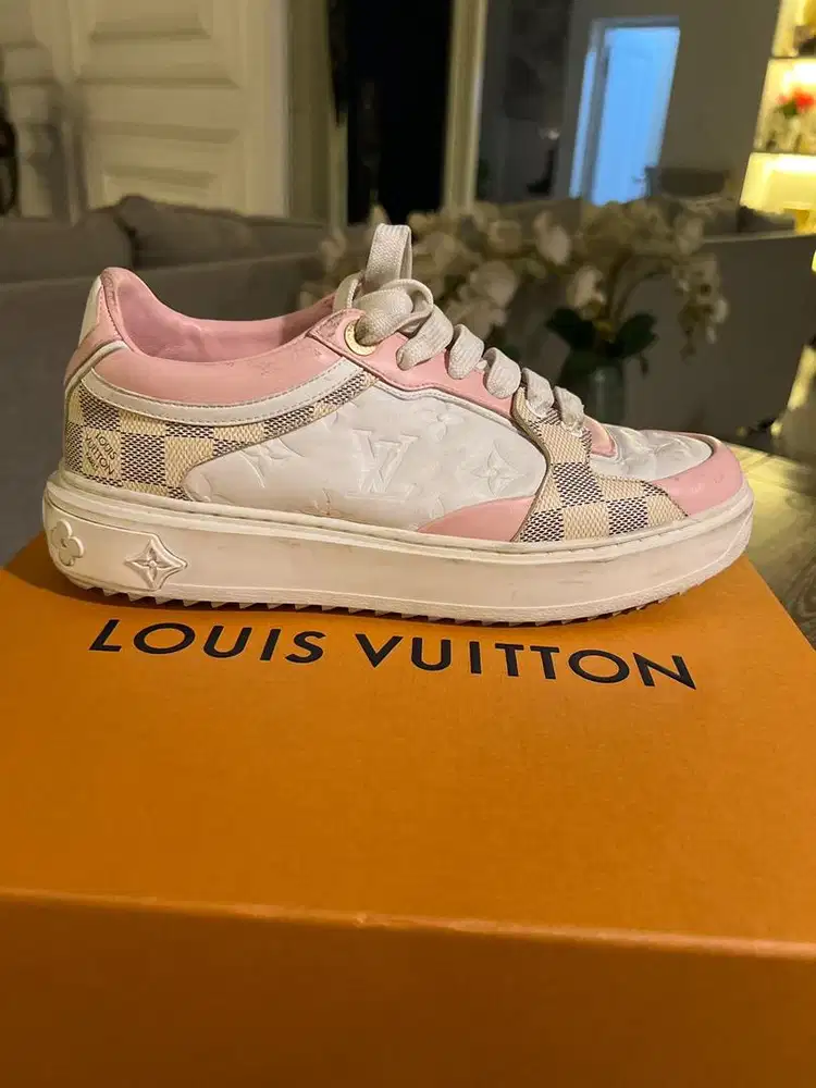 Sepatu LV wanita