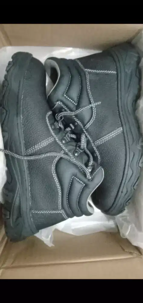 Sepatu safety pro