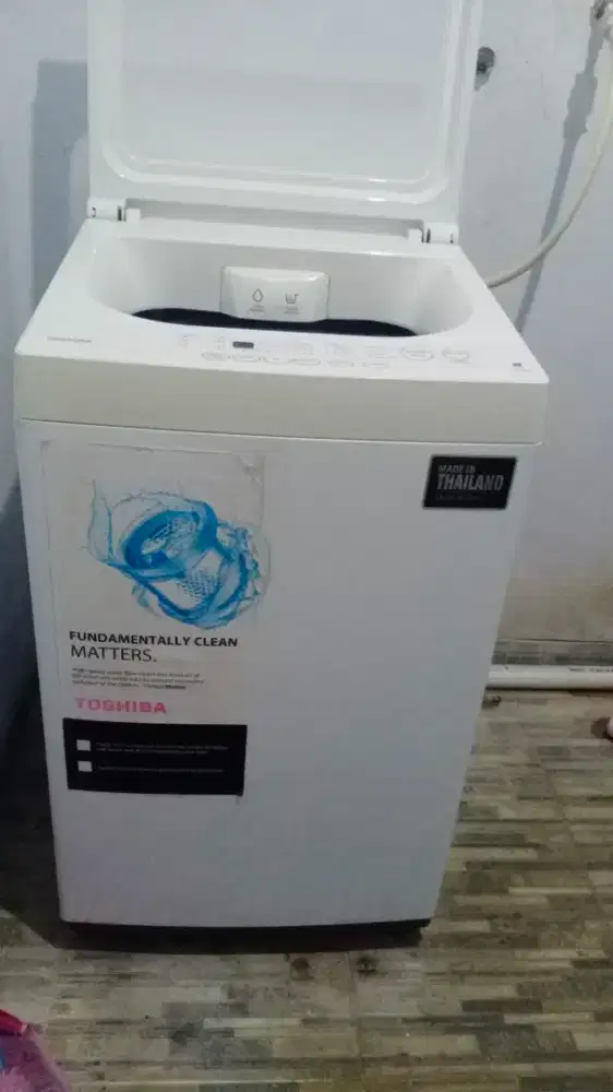 Mesin cuci top loading merek Toshiba 7 kg masih bagus bgt