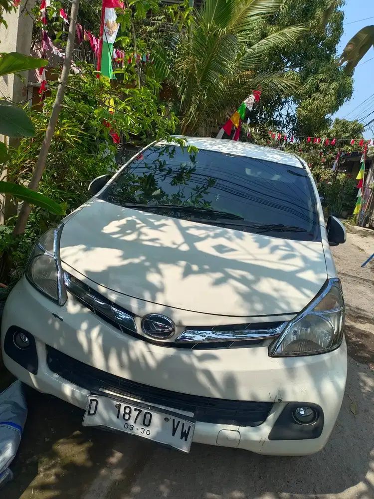 DAIHATSU XENIA 2015
