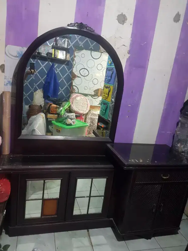 Jual butuh meja rias jati ukuran jumbo bekas