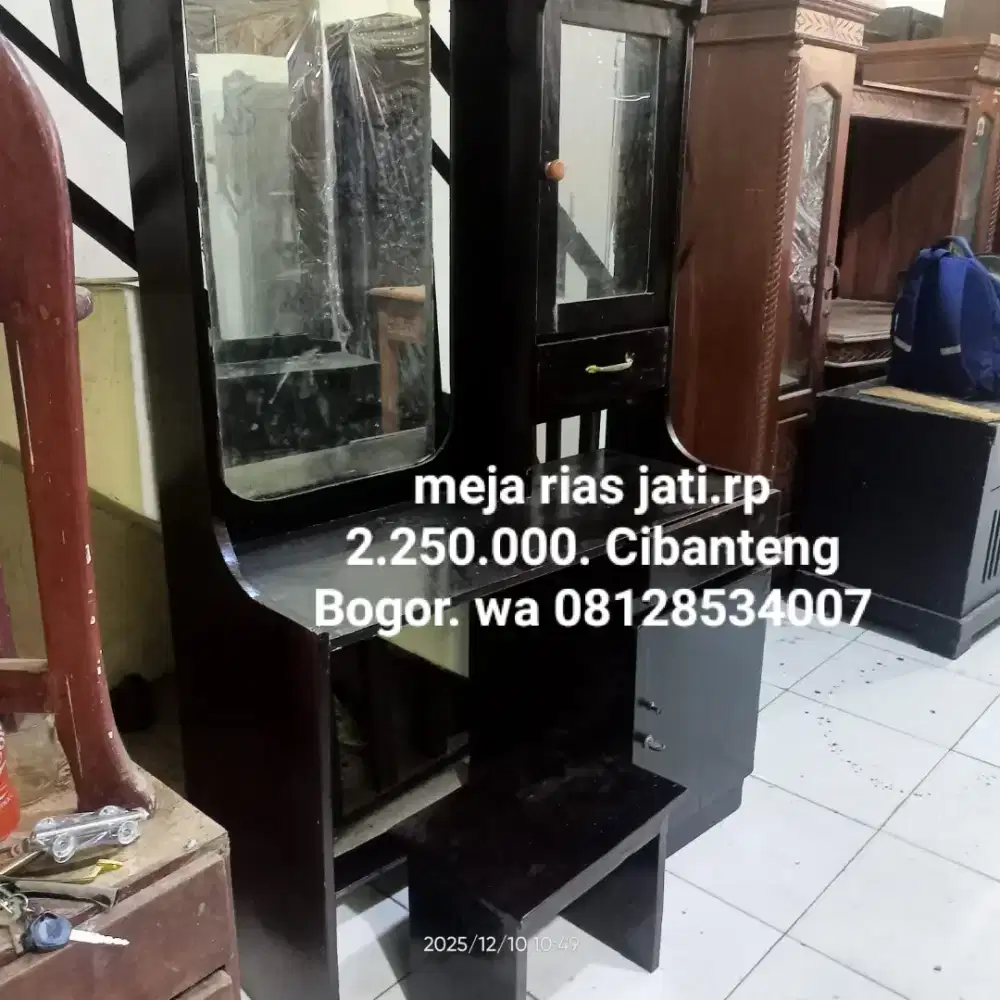 Meja rias kayu jati  tua antik bekas di bogor