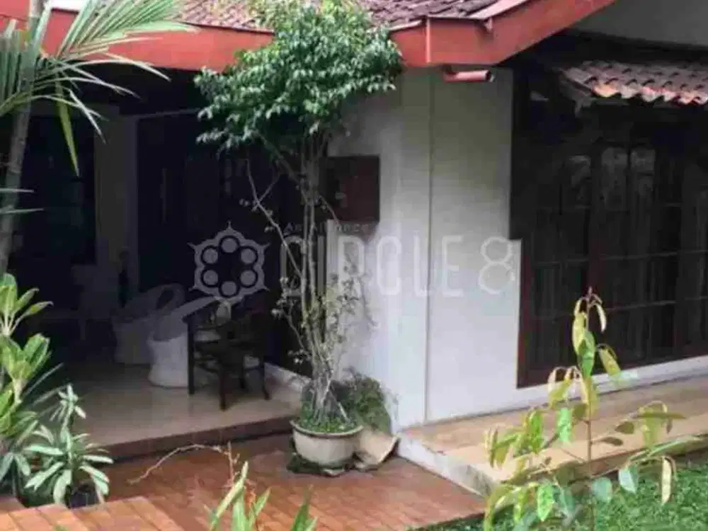 Rumah Lama Terawat Apik Di Dago