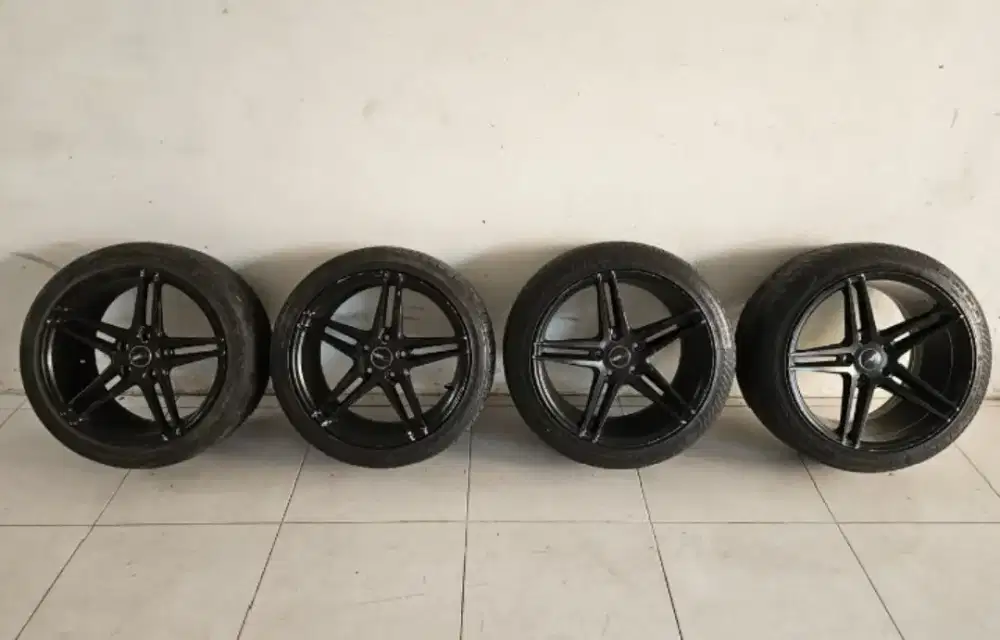 Bismillah Dijual Cepat Velg HSR R 18 Lebar 8.5 - 9.5 Set Ban