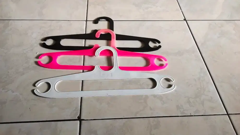 Hanger gantungan baju plastik tebal
