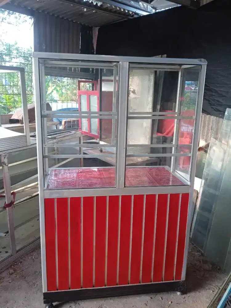 Etalase makanan siap pakai