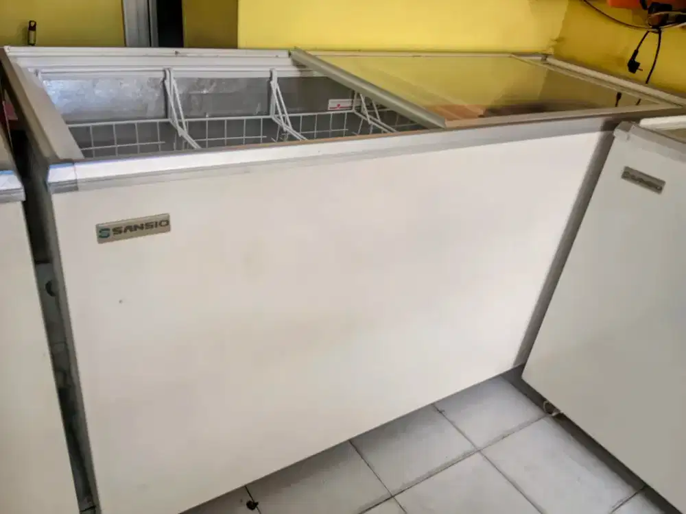 Sansio Freezer ukuran 628 SF