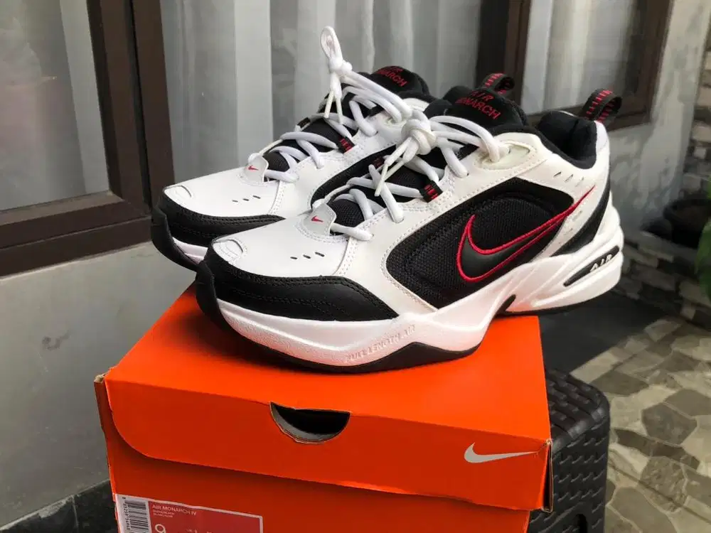 Nike Air Monarch IV - Brand New