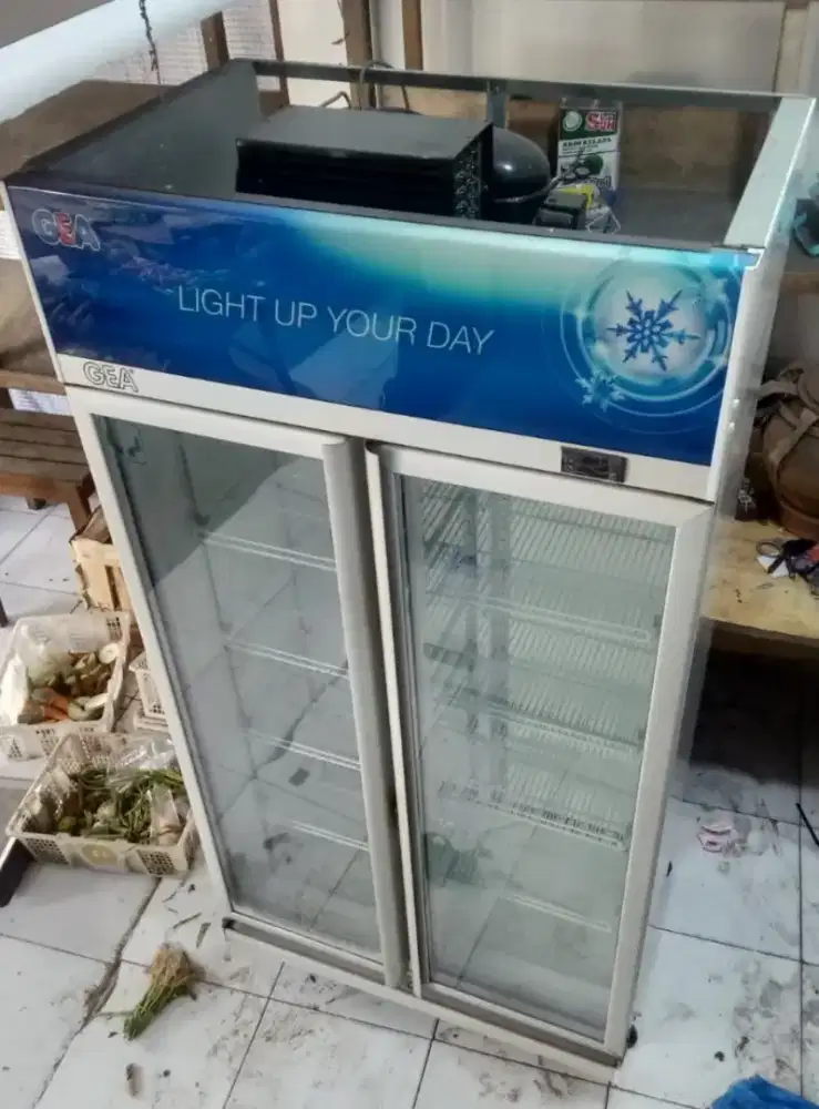 Showcase Gea 2 pintu