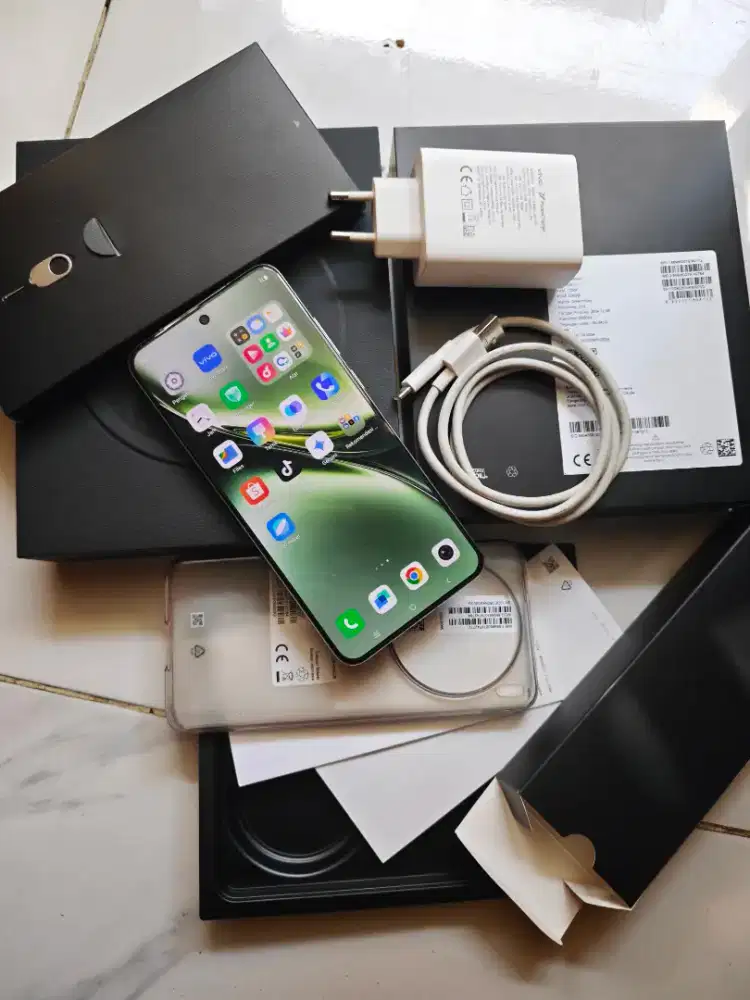 vivo X200 12/256 like new original