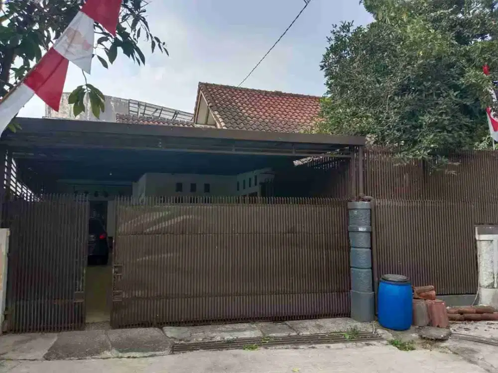 Rumah Dalam Kompleks Di Cisaranten Endah