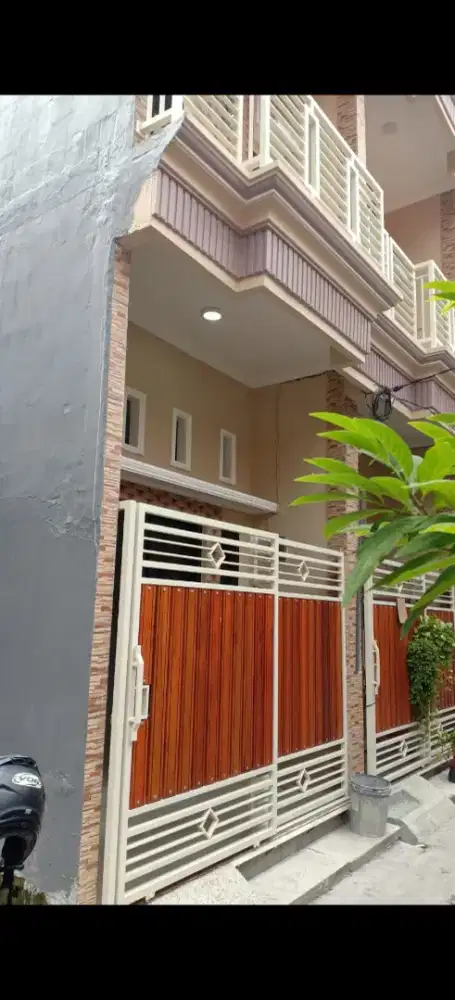 DISEWAKAN RUMAH 2 LANTAI SIAP TINGGAL