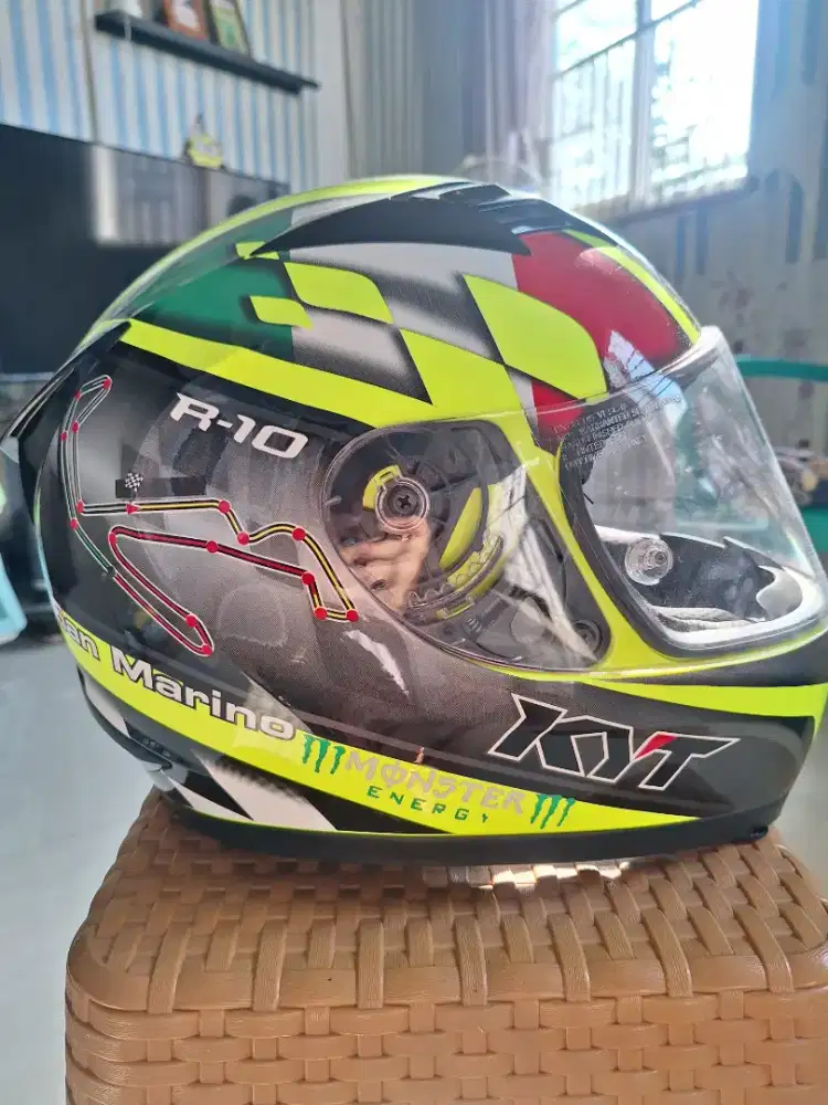 Helm KYT R10 Full Face Motif San Marino / Monster Energy