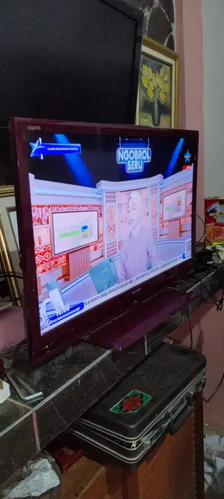 TV led Sharp 32 inchi bekas