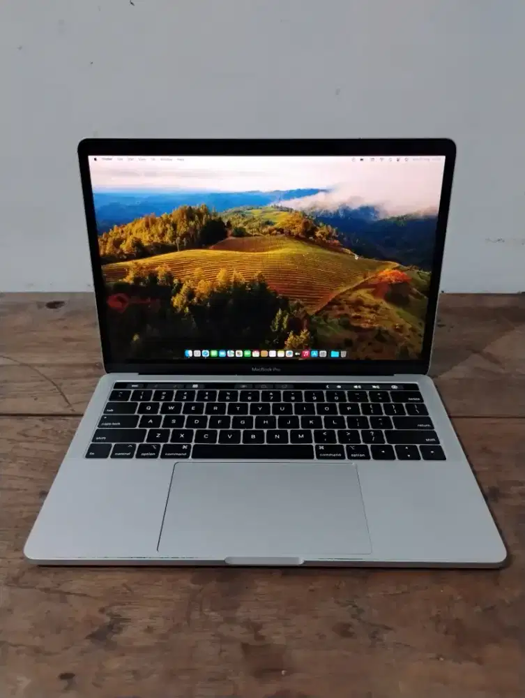 Macbook Pro 13 Inch 2018 i7 16gb/512gb Touchbar