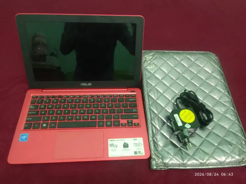 Laptop Asus E202S normal mulus bekas cewek