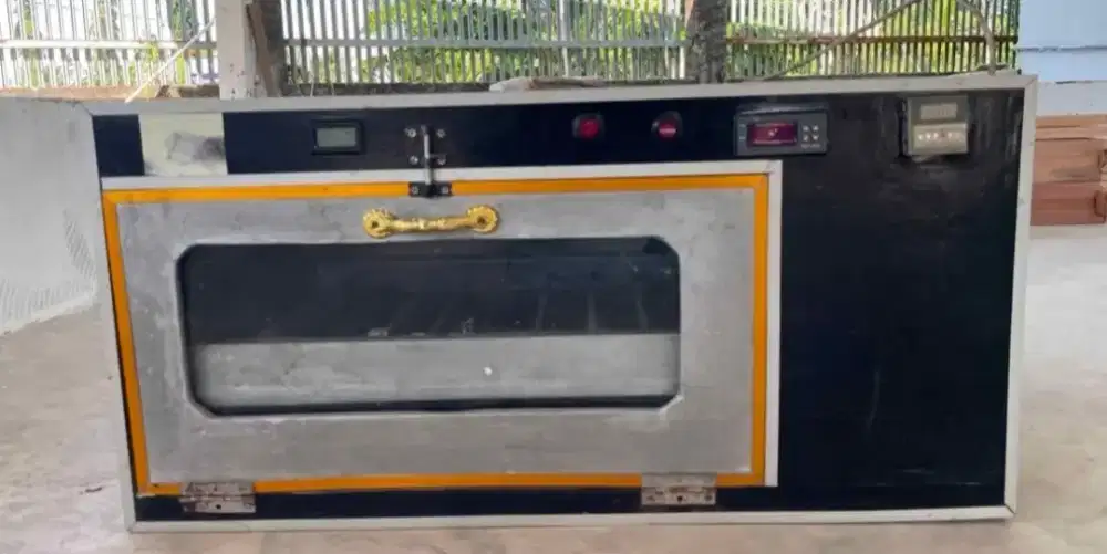 Incubator atau penetes telur kapasitas 200 full otomatis