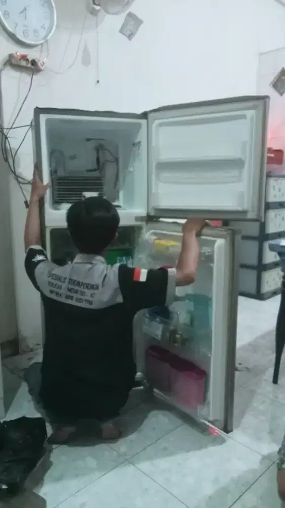 Service kulkas dan mesin cuci