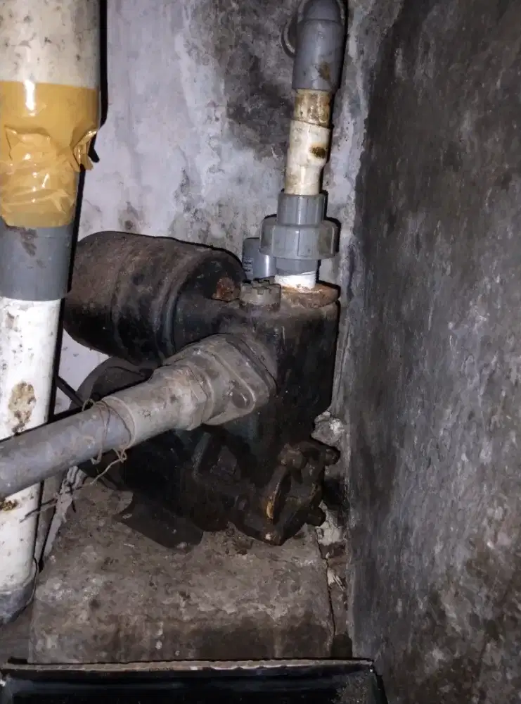Service AC, mesin cuci, pompa air, kulkas, kipas angin, water Heater.