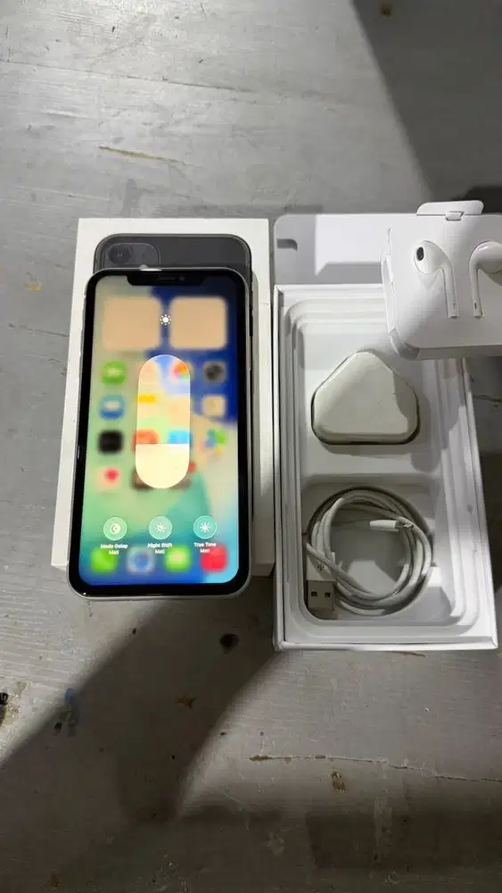 Iphone 11 White 128GB Terdaftar Lengkap