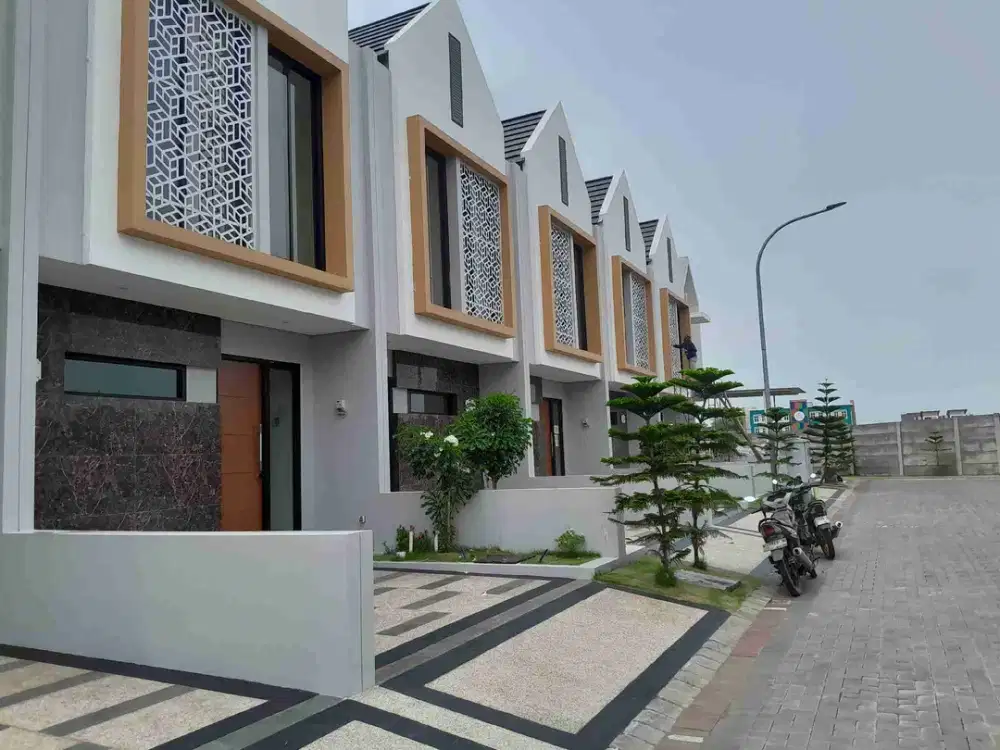 RUMAH di jual , ready stock , barat Surabaya