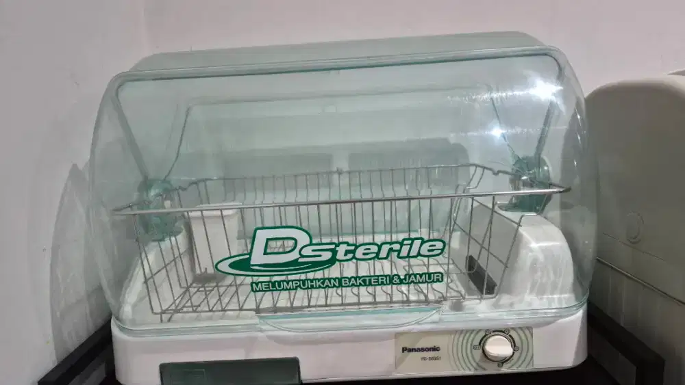 Steril botol dan perlengkapan makan anak