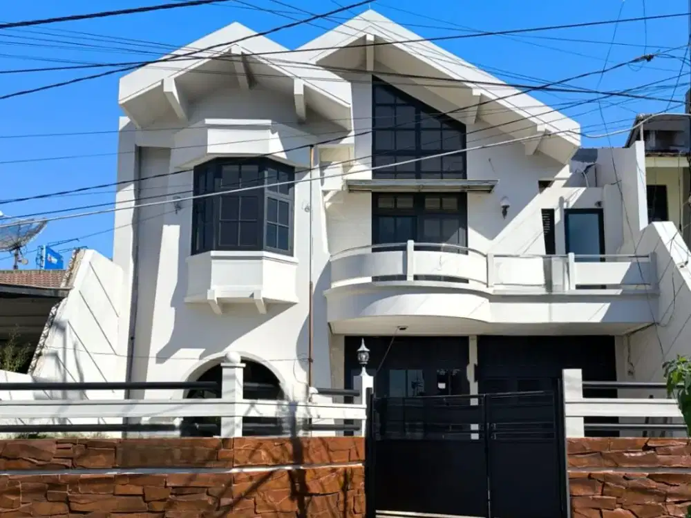 Rumah 2 Lantai Bagus SHM di Manyar Kertoarjo Siap Huni