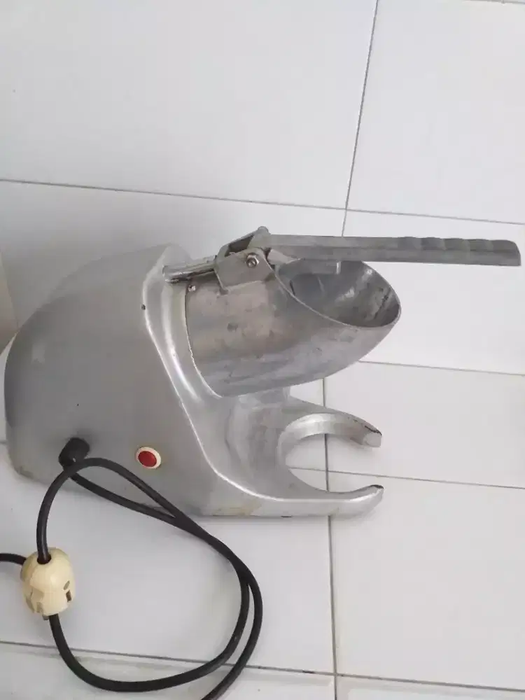 Mesin serut es batu