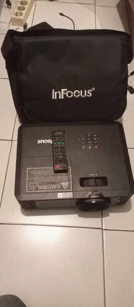 Proyektor infokus IN 114AA