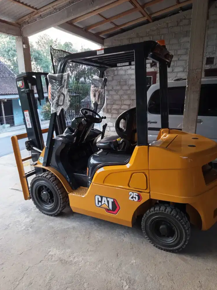 Forklift 2,5 Ton Caterpillar Manual Diesel 2021