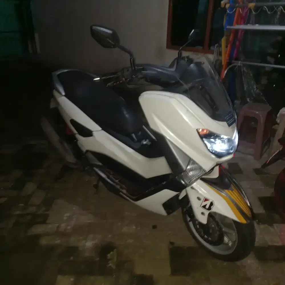 Nmax old 2016. Putih
