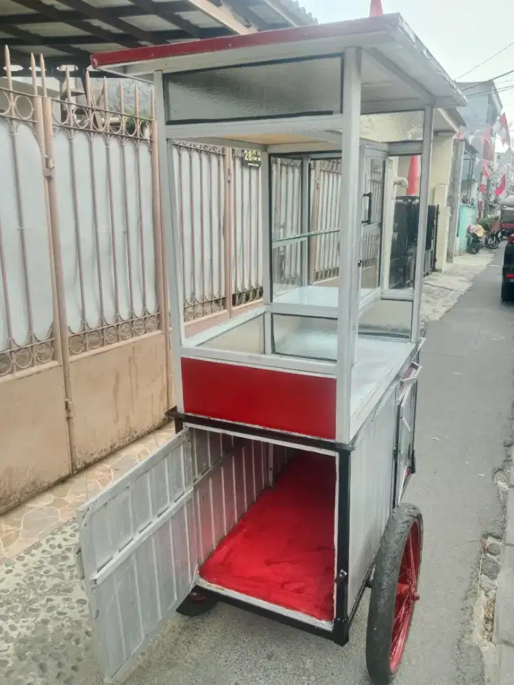 Gerobak alumunium bekas TAKOYAKI  (  nego tipis  )