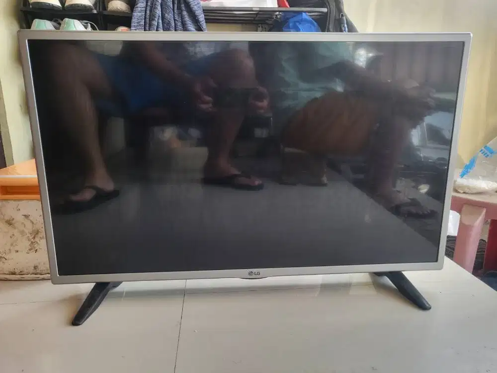 DIJUAL TV LG LED 32 HD (second, tapi masih mulus, pemakaian pribadi)