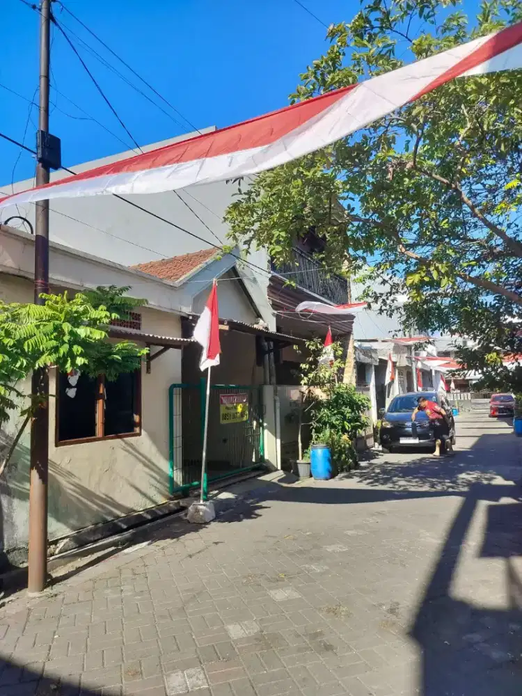 DISEWAKAN RUMAH 1 LANTAI LOKASI STRATEGIS DI SEMEMI SURABAYA