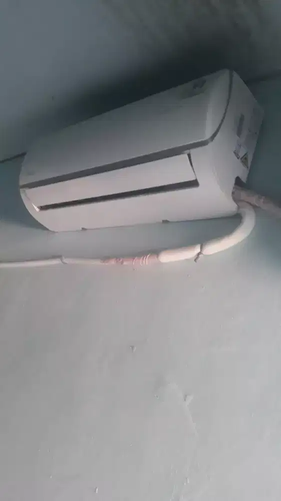 Ac second merk midea 1/2 pk