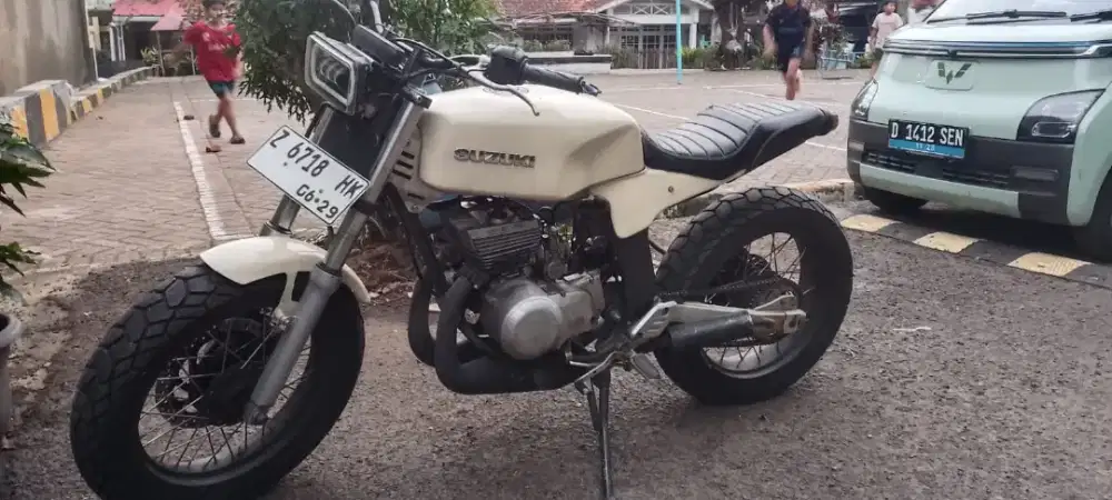 Jual suzuki GT 185 twin costume 2silinder 2tak tahun 1976