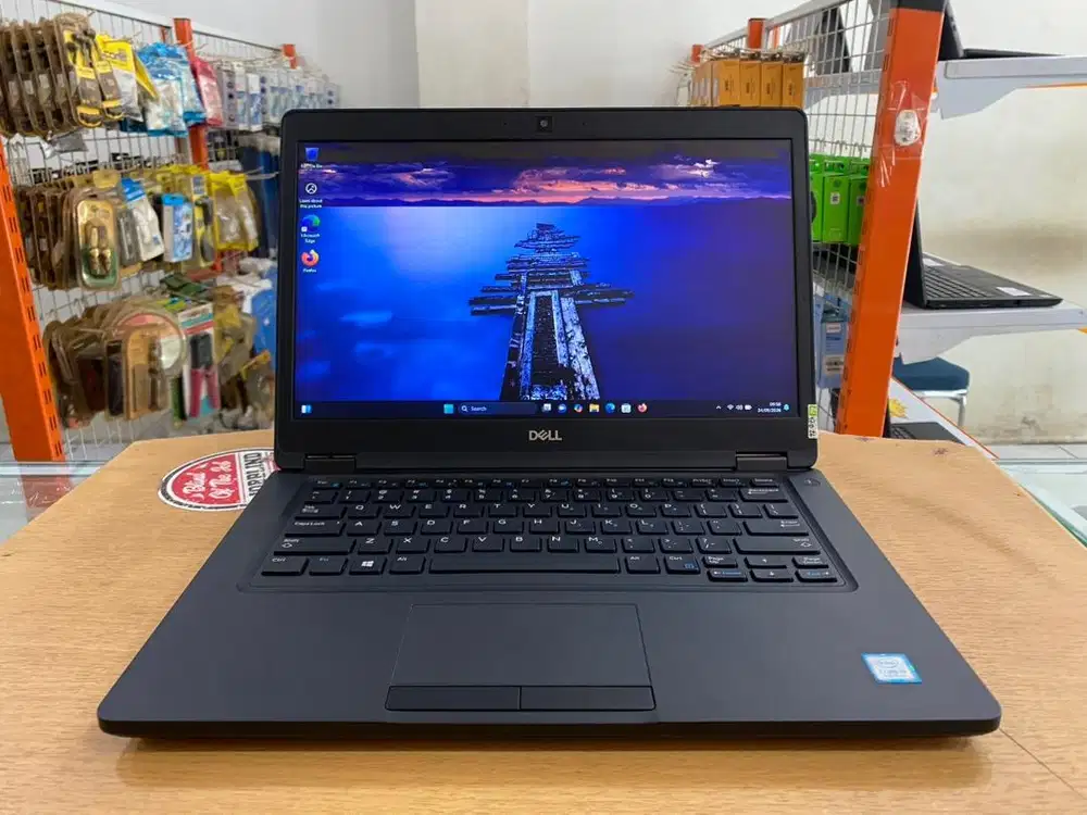 Laptop DELL Latitude E5490 Core i5Gen8 Ram 8GB SSD 256GB Mulus Kuat