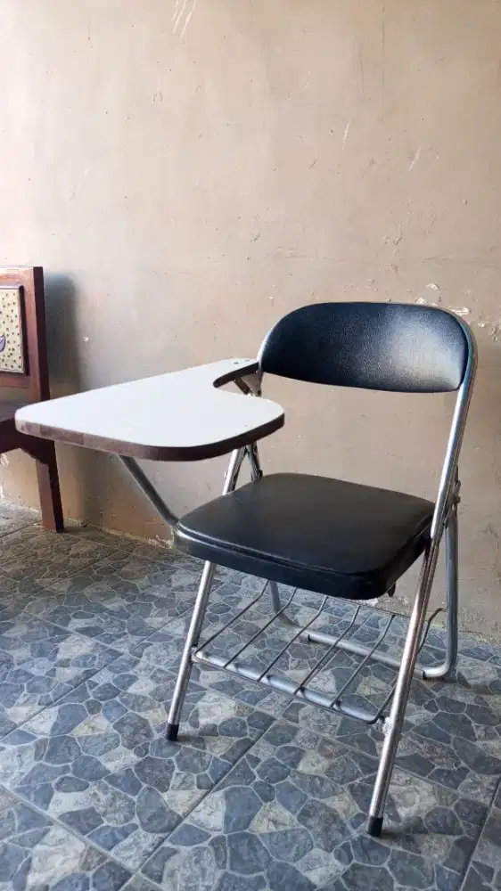 Kursi Lipat Kuliah