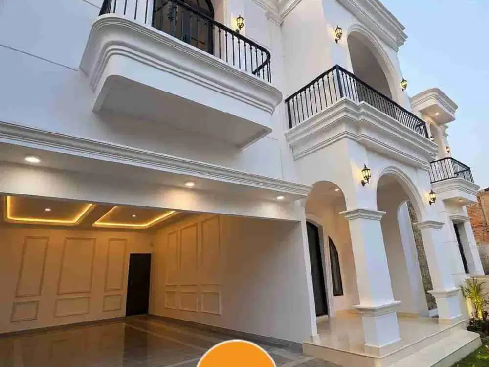 Rumah mewah di jual classic modern style di lengkapi private pool. Pasar Minggu Jakarta Selatan.