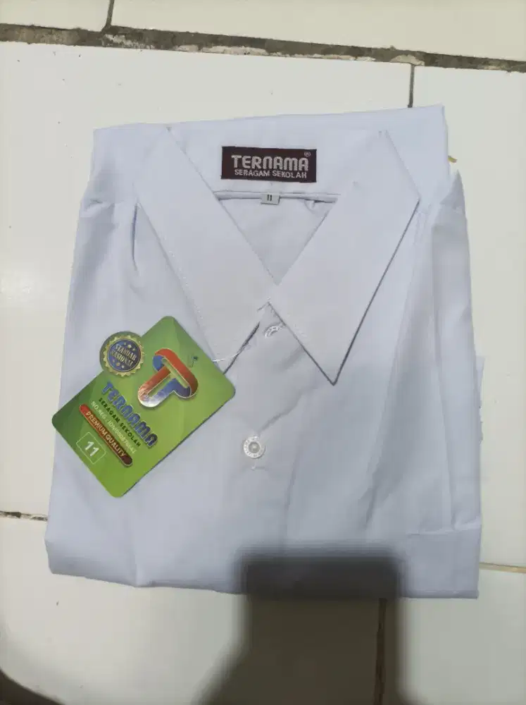 Seragam sekolah putih