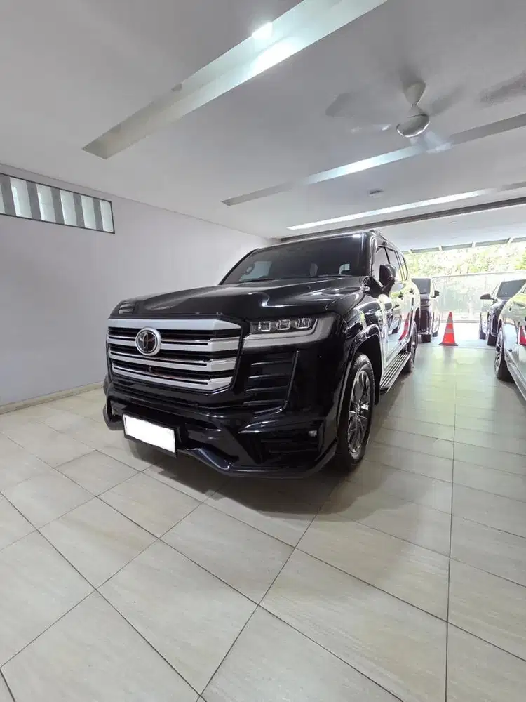 2024 Land Cruiser 300 VX-R , Low KM