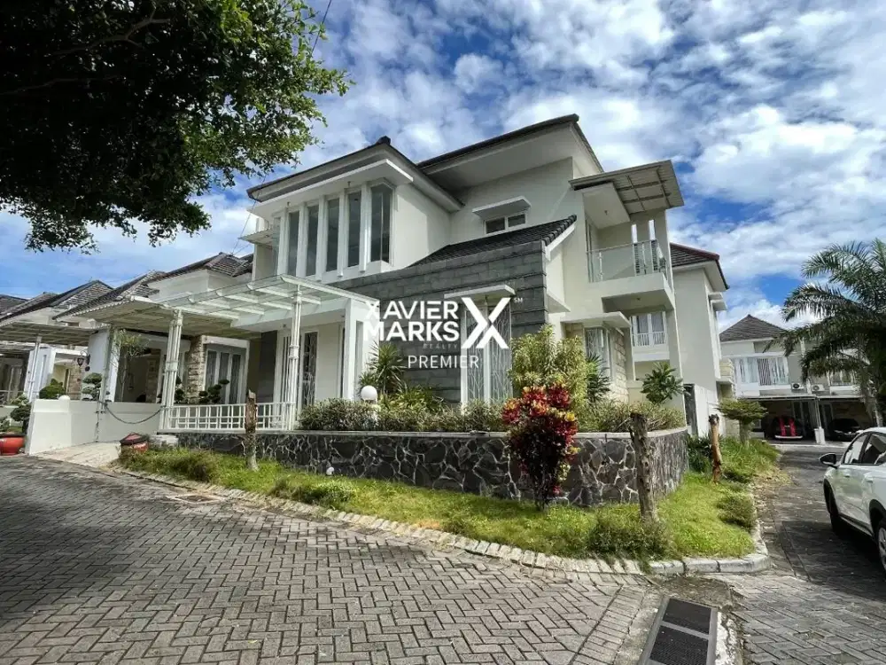 DIJUAL Villa Hook Minimalis dan Full Furnish Ada Balkon Siap Huni Lingkungan Aman One Gate System Dekat Kuliner dan Wisata Jatim Park  di Junrejo