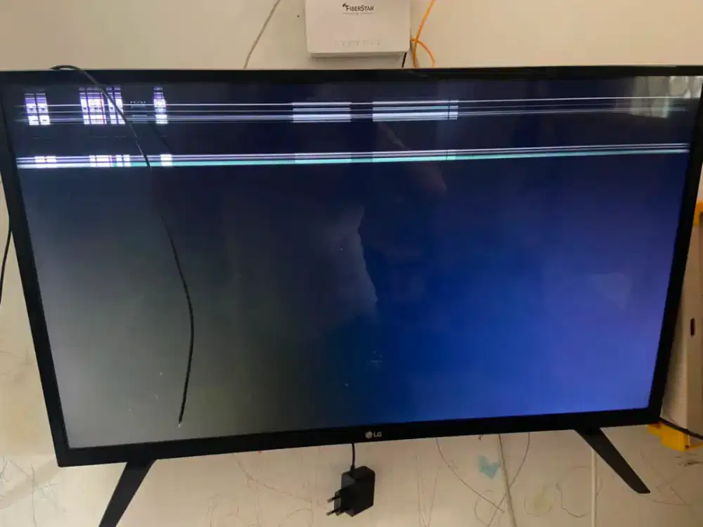 LED TV LG 32' fungsi semua normal keadaan sesuai foto
