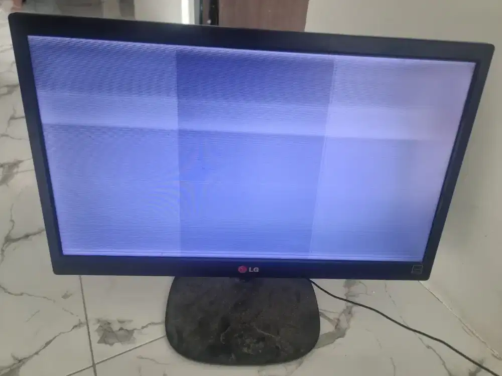 Monitor Komputer LG VGA