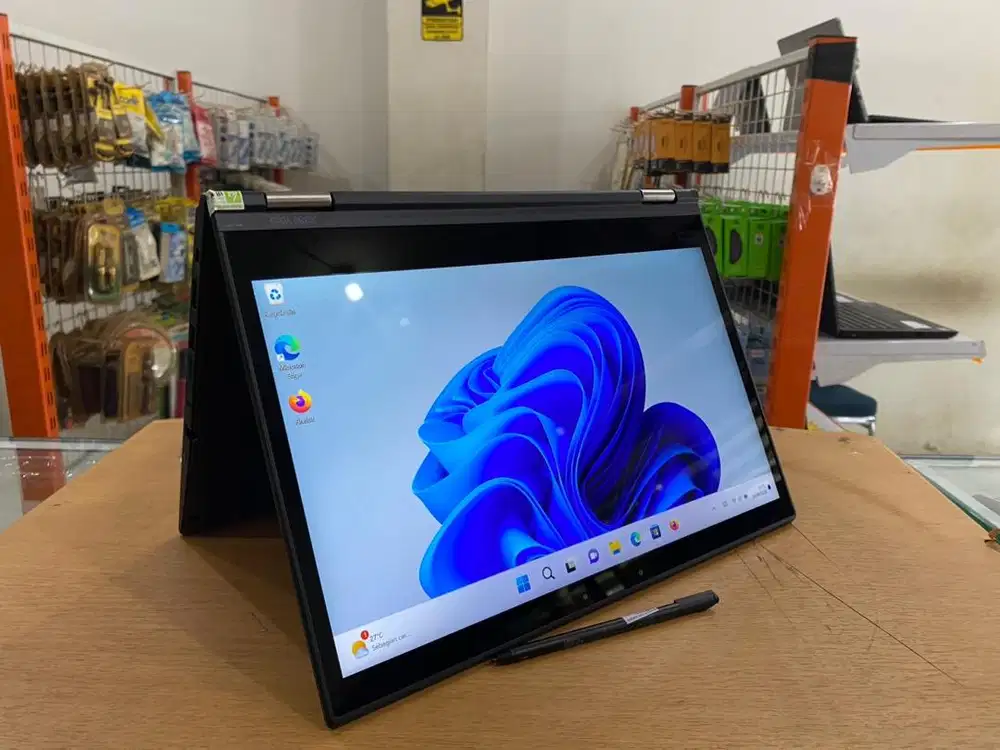 Lenovo ThinkPad X380 Yoga Core i7Gen8 Ram 16GB SSD 512GB Touchscren