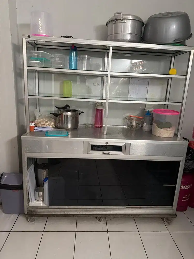 Etalase kaca bekas