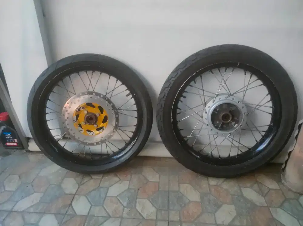 Velg jari jari ring 17 dan Tangki siap pakai,bekas motor scorpio