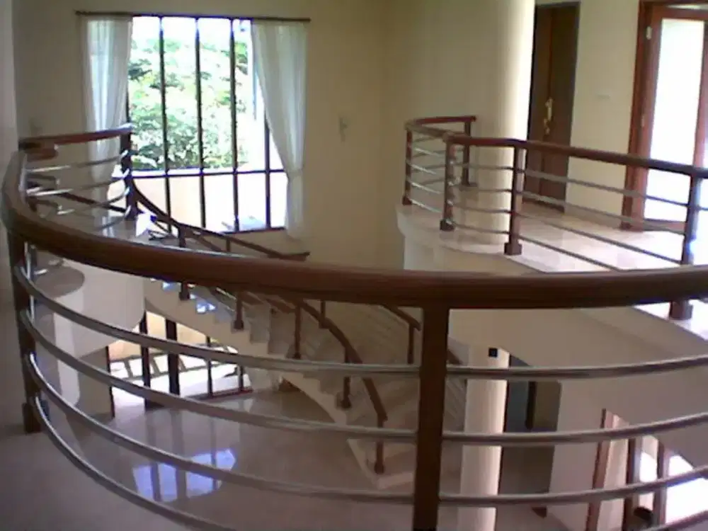 Tukang kayu ,pasang pintu jendela,swing,sliding,voulding,pivot.
