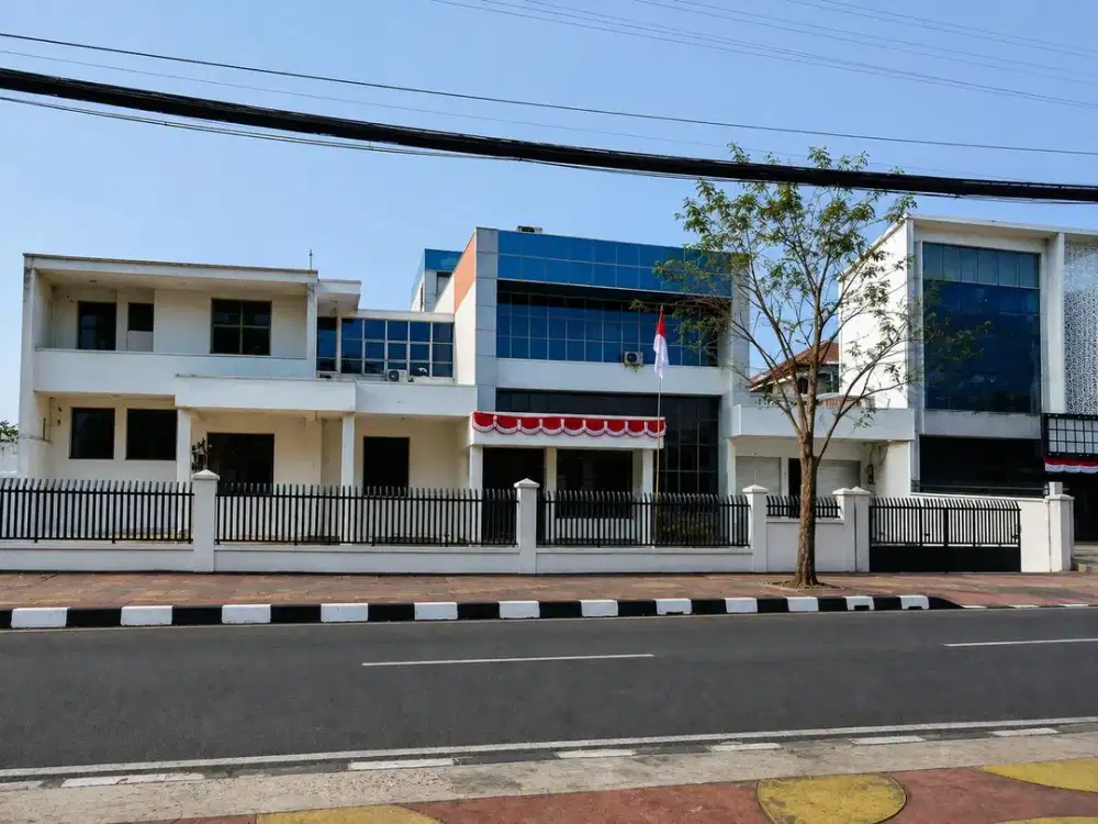 DIJUAL RUMAH KOMERSIAL SHM LT. 1020 M2 PINGGIR JALAN CEMPAKA PUTIH JAKPUS  – ( NL )
