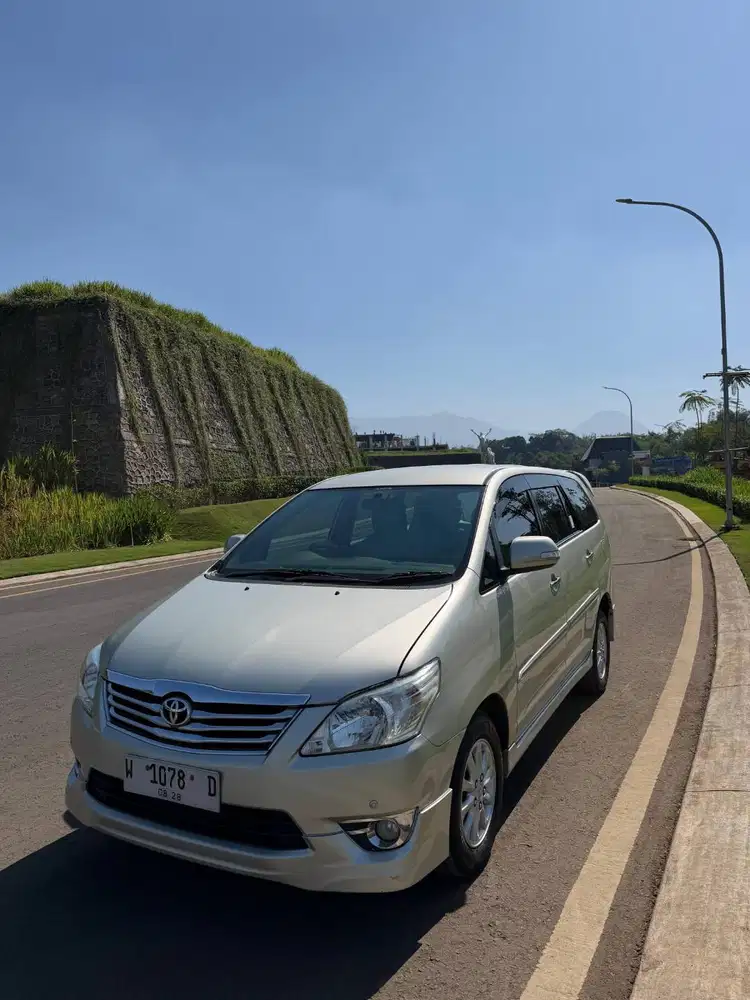 Kijang Innova v luxury 2013 low km